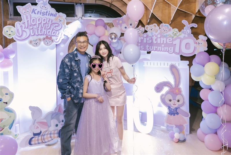 沈玉琳和小17歲的妻子芽芽育有1女「妍妍」，一家三口幸福和樂。（圖／翻攝自沈玉琳的御琳軍臉書）