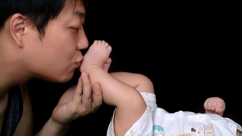 爸爸們應及早檢視人生各階段風險與需求，以抵禦風險來臨時對家庭財務的衝擊。（示意圖／PIXABAY）