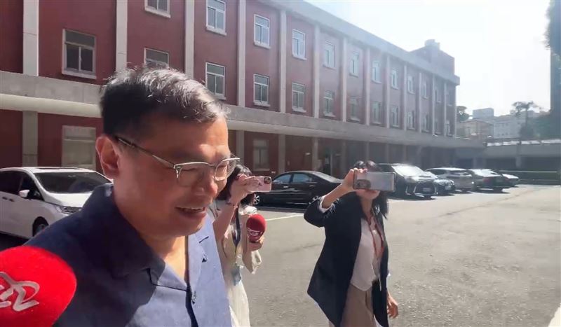 盧秀燕粉底液變論戰！王義川反應曝光