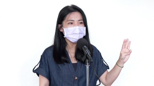 徐巧芯今天接受媒體聯訪再嗆杜秉澄「真的有病」。（圖／翻攝畫面）