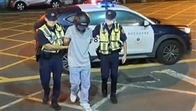 台中傳恐怖射擊！大樓玻璃「裂成蜘蛛網」