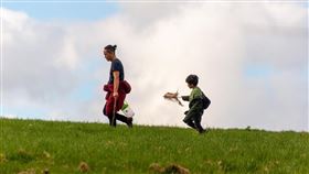 ▲爸爸們可依自身經濟狀況，挑選符合自身需求的保險商品，預先規劃保險保障。（示意圖／PIXABAY）