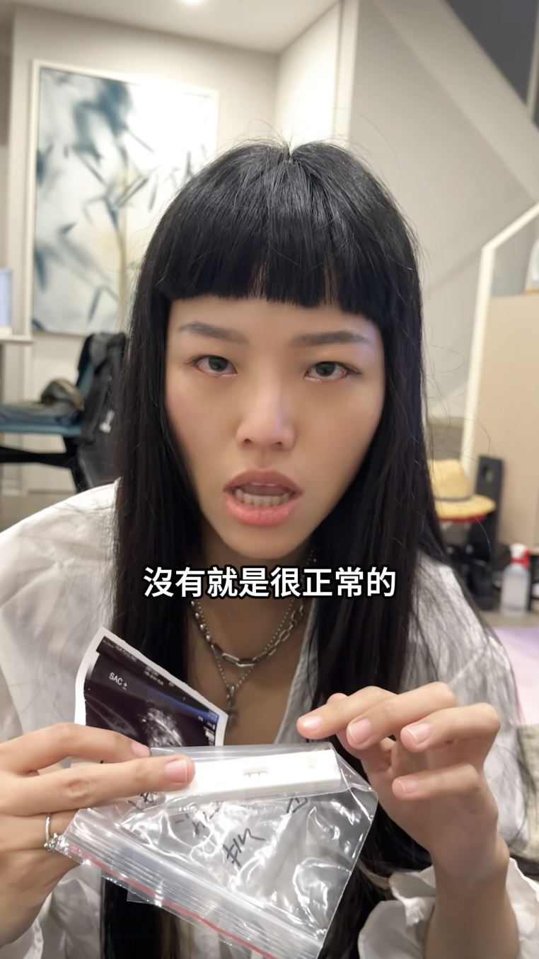 若綺當場爆哭。（圖／翻攝自臉書）
