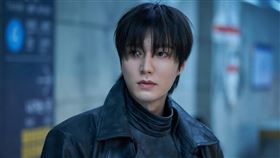 李敏鎬睽違10年重返大銀幕韓國演員李敏鎬睽違10年重返大銀幕，在電影「全知讀者視角」飾演冷酷、憤世嫉俗的「怪物型主角」。（采昌國際多媒體提供）中央社記者洪素津傳真　114年7月20日