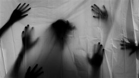 ▲父母悲喊國小女兒遇害遺體找不到，靠「牽亡魂」找到遺體抓兇手歸案。（圖／翻攝自謝松善臉書、任性出版提供、資料照、翻攝自pixabay） 