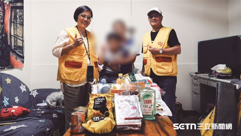 婷婷17歲就懷孕結婚當媽，豈料第一任丈夫30初頭就病逝，獨留她和3名年幼的孩子。（圖／受訪者提供）