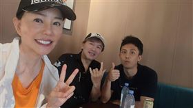 狄鶯貼出一家三口合影。（圖／翻攝自臉書）