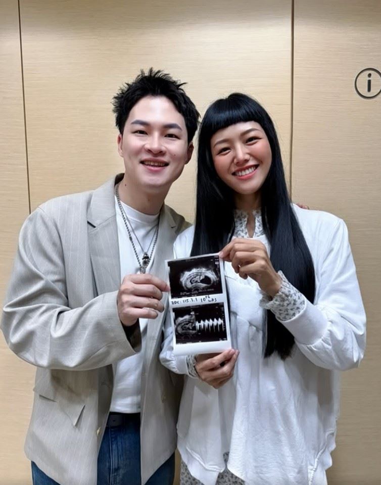 楊昇達與老婆若綺準備當爸媽。(圖/翻攝自臉書)