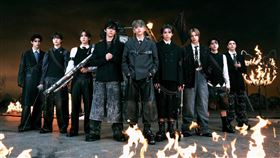 ▲日本人氣男團&TEAM專輯《Go in Blind（月狼）》銷量破百萬。（圖／翻攝自X）