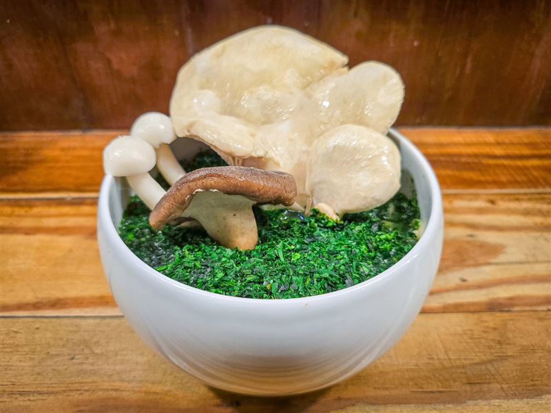 拉麵公子昨日推出最新限定口味,「高雄安全島拉麵」。(圖/翻攝自拉麵公子臉書)