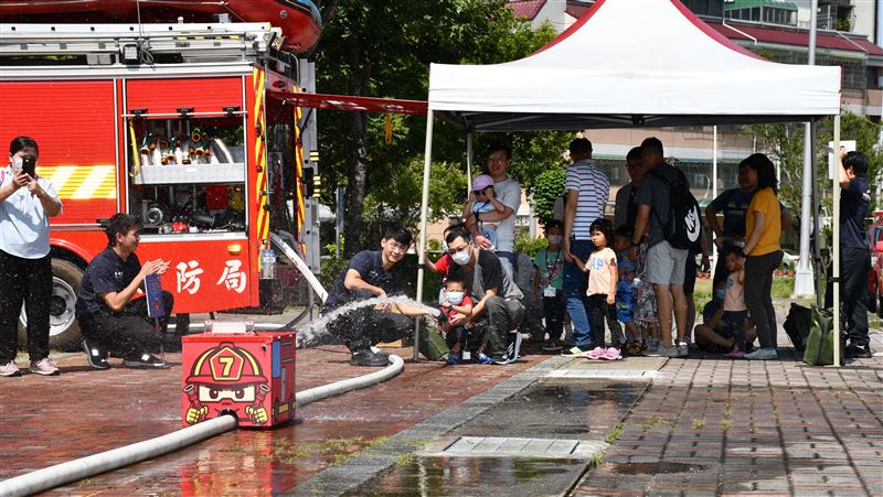 歡慶父親節!台中消防局舉辦親子闖關活動