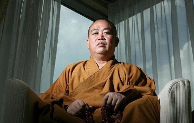 釋永信雖被開除僧籍，他仍留在寺中，成為第三十代方丈。（圖／翻攝自微博）