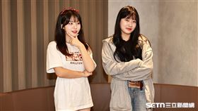 ▲樂天女孩韓籍成員廉世彬和翻譯「粒姐」。（圖／記者劉彥池攝影）