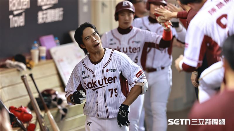 樂天桃猿林智平代打炸裂追平3分砲。（圖／記者劉彥池攝影）