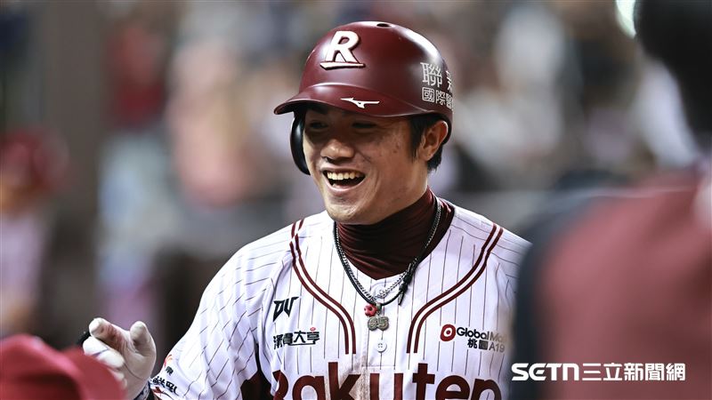 樂天桃猿外野手林政華左手受傷。(圖/記者劉彥池攝影)