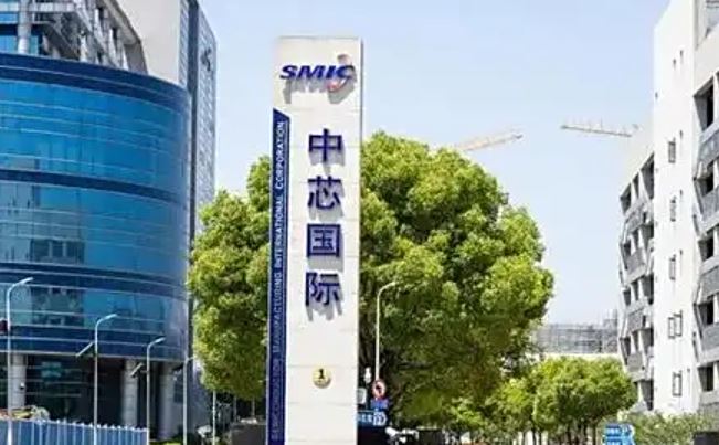 外媒認為，財報不佳、100％關稅的不確定性，讓中芯國際港股重挫。（圖／翻攝自百度百科）