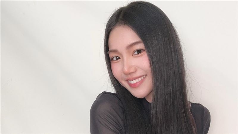 家寧絲毫不受起訴影響，仍不斷在社群媒體上更新日常生活。（圖／翻攝自家寧Threads）