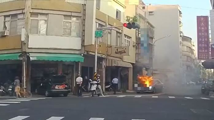 高雄驚火燒車「停在煤氣行前」驚悚畫面曝