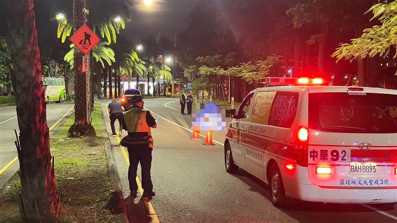 騎士倒在路中明顯死亡。（圖／翻攝畫面）