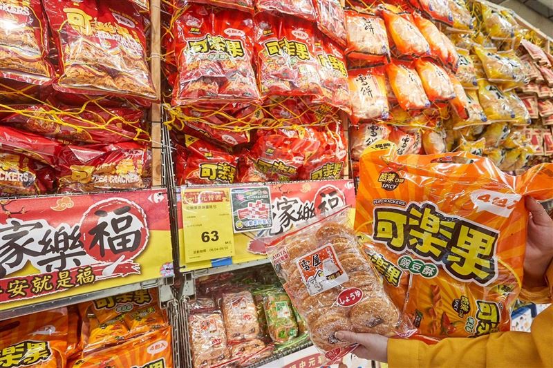 家樂福中元節檔期多項商品買1送1、連續5時段單筆消費滿2000元打9折。(圖/家樂福 提供)