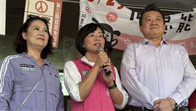 ▲民進黨立委蘇巧慧陪同罷免羅明才團體「拔羅波」掃街。（圖／記者劉秀敏攝影）