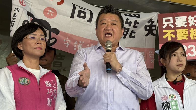 陪新店罷團掃街　何博文嗆藍：扯人民後腿