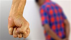 家暴,狂毆,父親節,父子,家暴,保護令,羈押