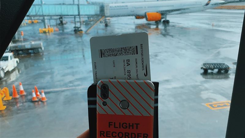 桃園市35歲後備軍人，提出航空公司電子機票，核准免除教育召集；實際上，人並未出境，被單位抓包依法函送。（示意圖／PIXABAY）