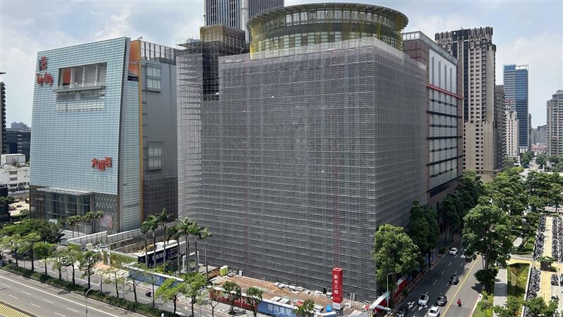 台中新光三越重建超過6個月，預計今年9月底復業。（圖／翻攝畫面）