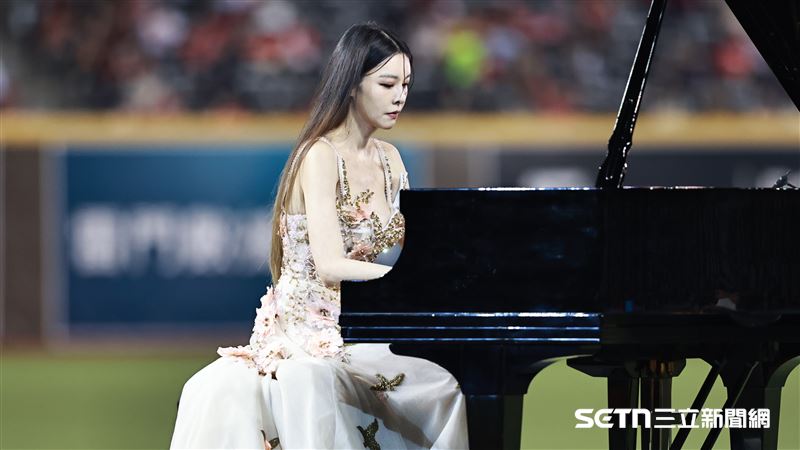 「鋼琴女神」李元玲在臺北大巨蛋演奏。（圖／記者劉彥池攝影）