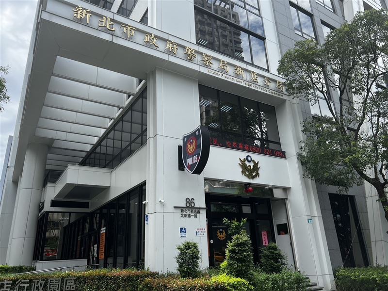 新店警分局轄區內有老婦陳屍在中正路某公寓樓梯間。（圖／翻攝畫面）