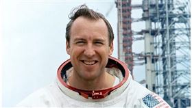 傳奇太空人洛威爾於7日辭世，享壽97歲。 (圖／翻攝自 X)