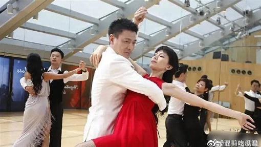 劉德華、高圓圓共舞　1舉動挨轟伸鹹豬手