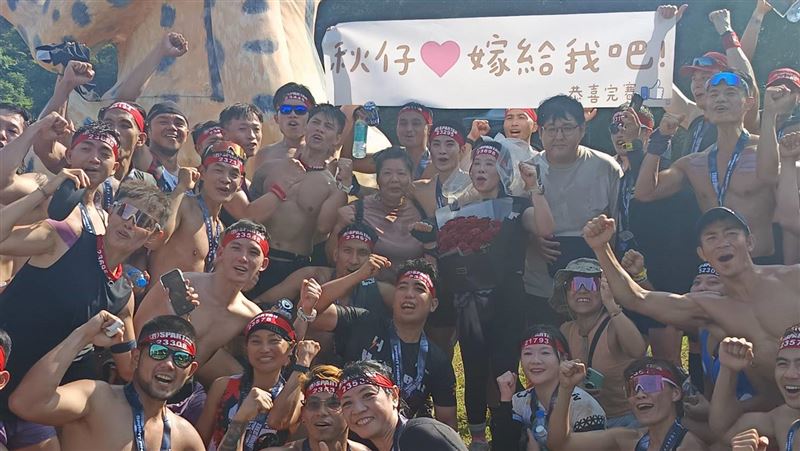 斯巴達勇士藍正瑋求婚成功。(圖/主辦單位提供)