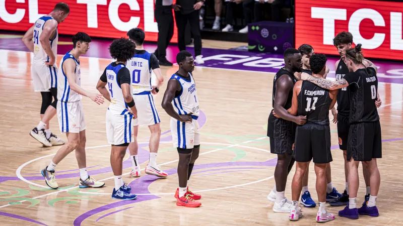 紐西蘭隊此役面對台灣男籃,不僅在籃板、外線命中率大勝,成功的全場壓迫,成功限制住台灣三主力陳盈駿、林庭謙以及高柏鎧,也是贏球關鍵。(圖/翻攝自FIBA官網)