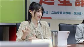 賴品妤貼出一張圖發文直呼，夭壽噢！鄉親啊，如果你沒有看過流氓態度，趕快來看看附圖這篇，你就會知道什麼叫做流氓態度啦。（圖／翻攝自賴品妤臉書）

