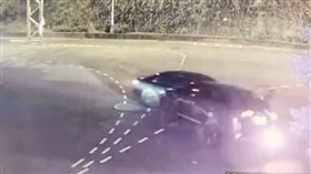 新北中和區今（10）日凌晨發生一起死亡車禍，撞擊畫面曝。（圖／翻攝畫面）