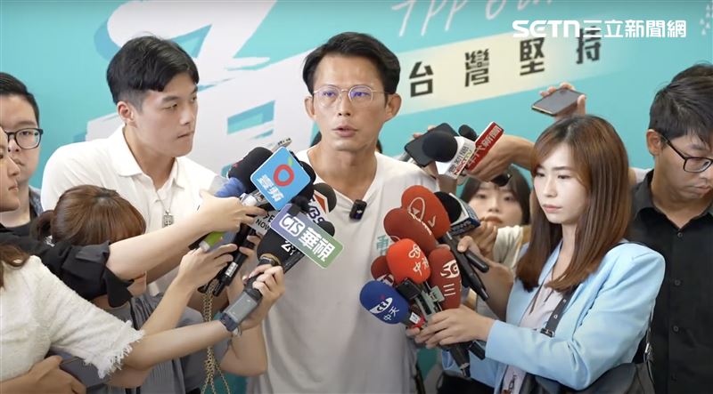 面對徐瑞希踢爆柯文哲要設副主席被無視,黃國昌表示,她已經公開宣布退黨,尊重她的決定。(圖/翻攝畫面)