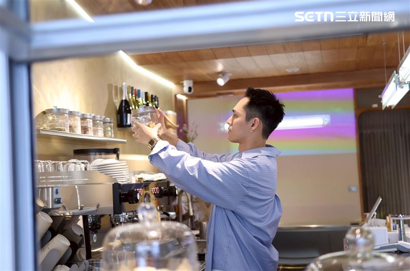 藝人陸正希轉戰餐飲界,砸百萬創業開咖啡店。(圖/記者鄭孟晃攝影)