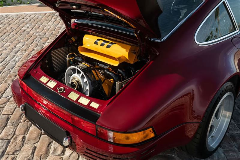 3.4升雙渦輪水平對臥六缸引擎。(翻攝RM Sotheby’s網站)