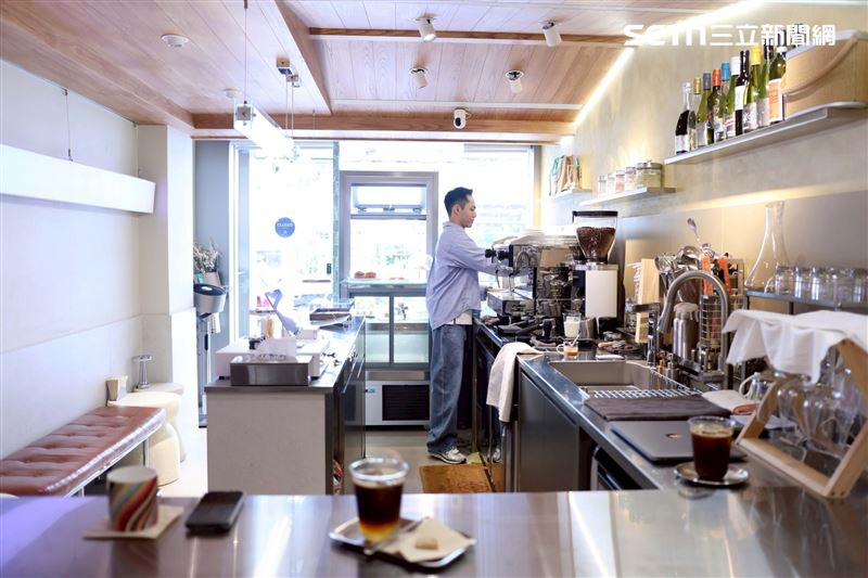 藝人陸正希轉戰餐飲界,砸百萬創業開咖啡店。(圖/記者鄭孟晃攝影)