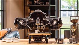 ▲BMW引擎改造的Big Coffee Boxer咖啡機。（翻攝BMW Blog網站）