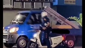 台北,大安路,違規右轉,駕照吊銷,開槍。（圖／翻攝台灣警讚）