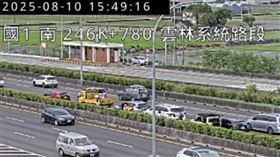 國道雲林段發生嚴重追撞。（圖／翻攝自國道即時畫面）
