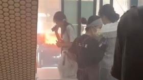 來都來了？彰化肉圓名店火警！鍋爐猛竄煙霧　顧客端著碗逃生
