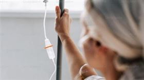 癌症、病人、住院、點滴 示意圖／unsplash