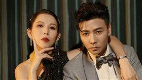 蔡少芬曬出和老公張晉的合照。（圖／翻攝自蔡少芬微博）