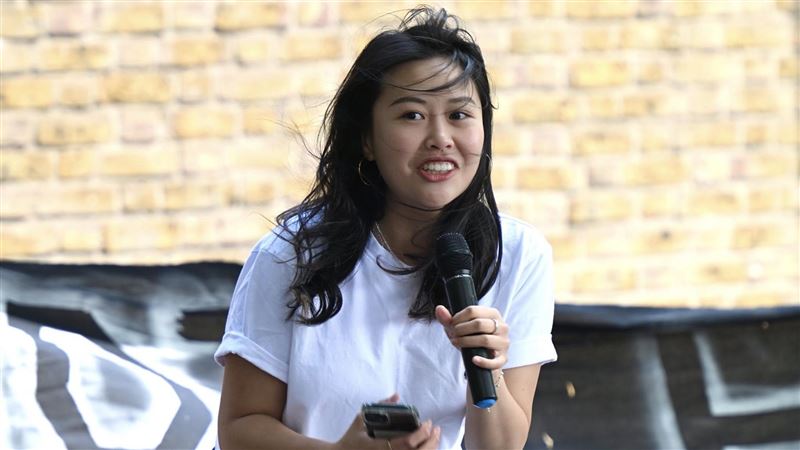 近期中共政府正打算將駐倫敦的使館遷至舊皇家鑄幣廠，規模史無前例大已引起異議人士抗議多次。（圖／翻攝自劉珈汶臉書）