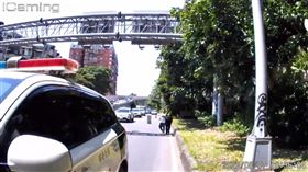 台北,萬華區,逃逸移工,保大,路檢。（圖／翻攝畫面）　