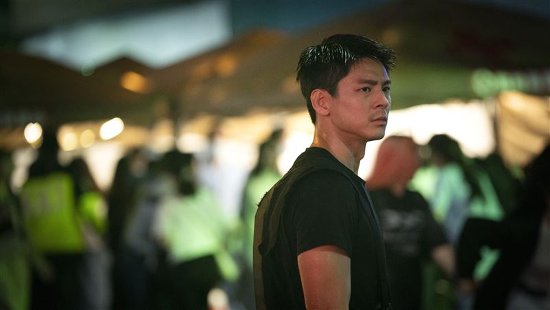 拍高鐵災難鉅作　男星穿45kg防爆裝險傷脖